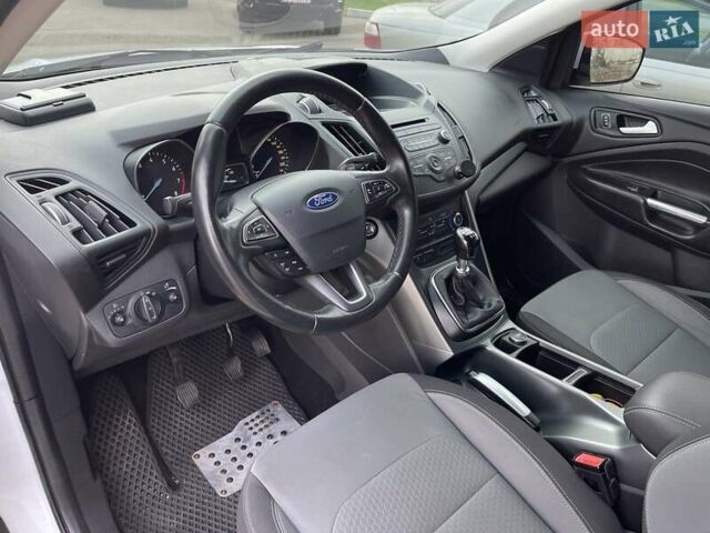 Белый Форд Куга, объемом двигателя 1.5 л и пробегом 205 тыс. км за 12700 $, фото 23 на Automoto.ua