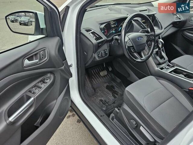 Белый Форд Куга, объемом двигателя 2 л и пробегом 98 тыс. км за 15900 $, фото 18 на Automoto.ua