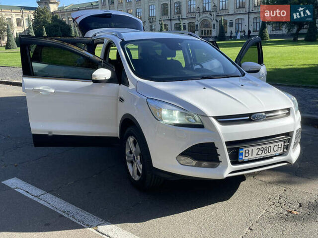Белый Форд Куга, объемом двигателя 2 л и пробегом 119 тыс. км за 17300 $, фото 24 на Automoto.ua