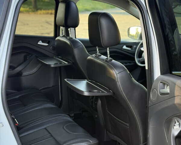 Белый Форд Куга, объемом двигателя 2 л и пробегом 209 тыс. км за 16200 $, фото 78 на Automoto.ua