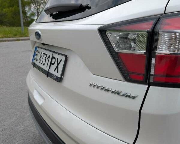 Форд Куга 2017 в Житомире на Automoto.ua Белый Форд Куга, объемом двигателя 2 л и пробегом 168 тыс. км за 16500 $, фото 3 на Automoto.ua