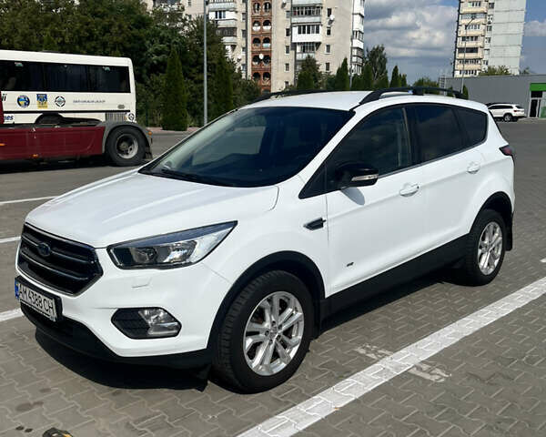 Белый Форд Куга, объемом двигателя 2 л и пробегом 108 тыс. км за 18400 $, фото 1 на Automoto.ua