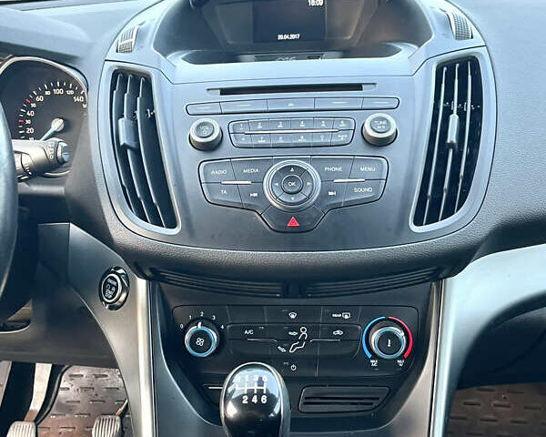 Білий Форд Куга, об'ємом двигуна 2 л та пробігом 256 тис. км за 15800 $, фото 13 на Automoto.ua