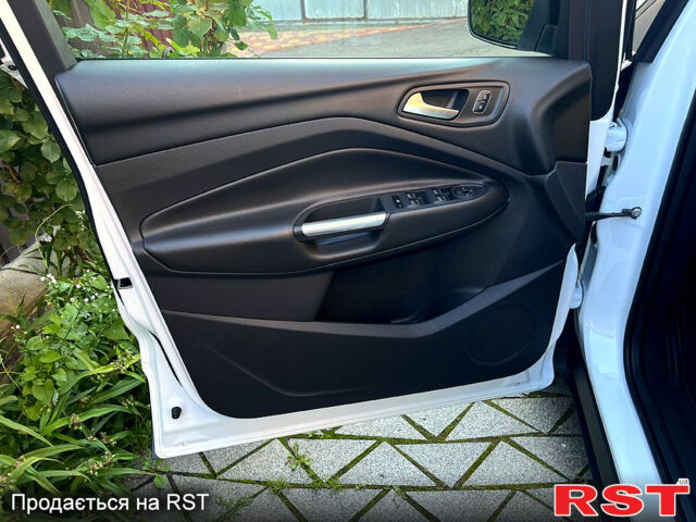 Білий Форд Куга, об'ємом двигуна 2 л та пробігом 123 тис. км за 16800 $, фото 6 на Automoto.ua