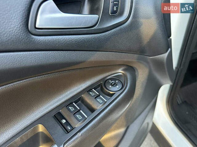 Белый Форд Куга, объемом двигателя 2 л и пробегом 243 тыс. км за 14700 $, фото 30 на Automoto.ua