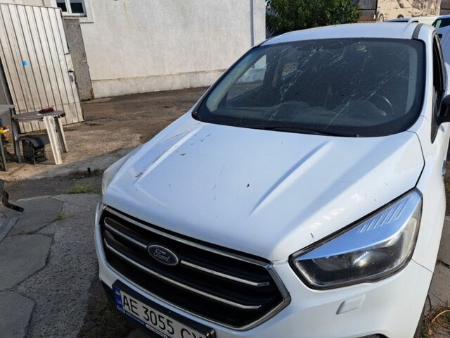 Белый Форд Куга, объемом двигателя 0 л и пробегом 170 тыс. км за 12000 $, фото 5 на Automoto.ua