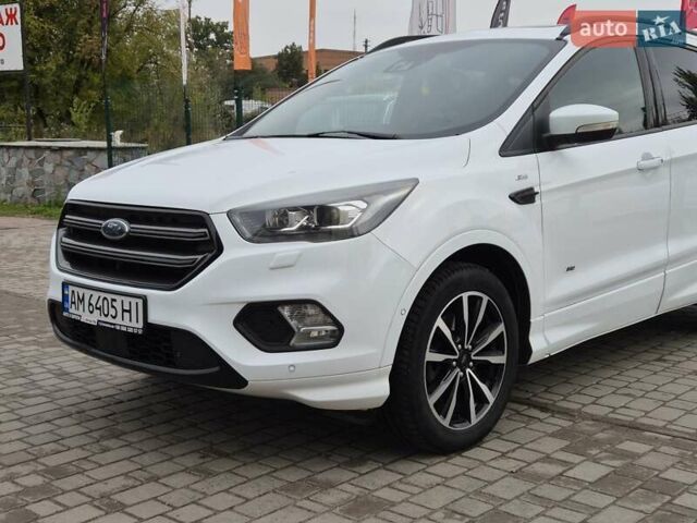 Белый Форд Куга, объемом двигателя 2 л и пробегом 333 тыс. км за 16855 $, фото 3 на Automoto.ua
