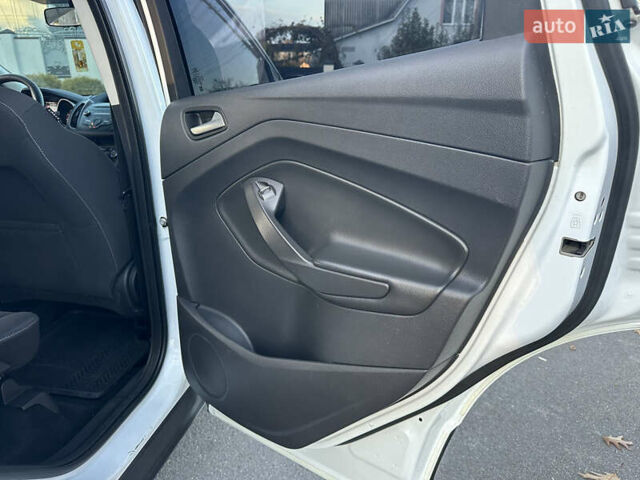 Белый Форд Куга, объемом двигателя 2 л и пробегом 243 тыс. км за 14700 $, фото 45 на Automoto.ua