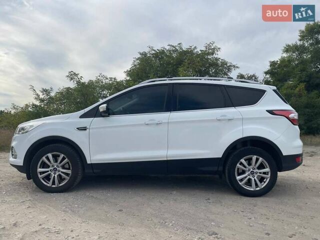 Білий Форд Куга, об'ємом двигуна 2 л та пробігом 112 тис. км за 17000 $, фото 2 на Automoto.ua