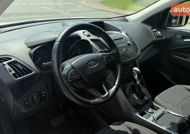 Белый Форд Куга, объемом двигателя 2 л и пробегом 139 тыс. км за 15900 $, фото 25 на Automoto.ua