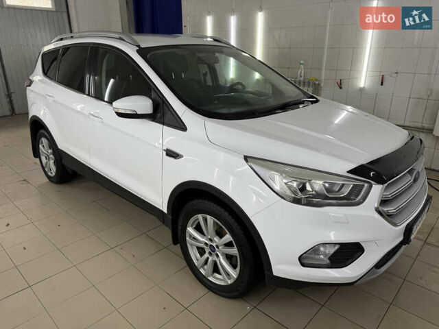 Форд Куга 2017 у Умани на Automoto.ua Білий Форд Куга, об'ємом двигуна 2 л та пробігом 210 тис. км за 15000 $, фото 23 на Automoto.ua