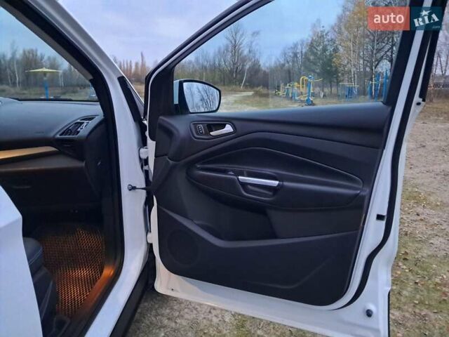 Білий Форд Куга, об'ємом двигуна 1.5 л та пробігом 120 тис. км за 14700 $, фото 30 на Automoto.ua