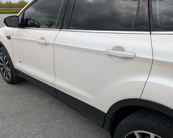 Форд Куга 2017 в Житомире на Automoto.ua Белый Форд Куга, объемом двигателя 2 л и пробегом 168 тыс. км за 16500 $, фото 12 на Automoto.ua