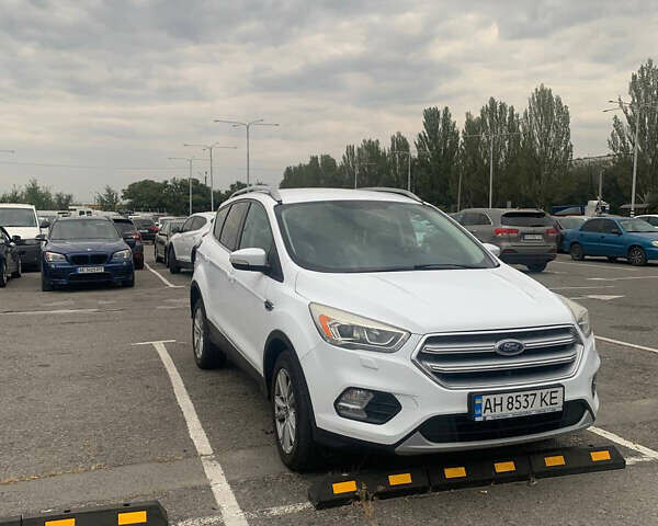 Білий Форд Куга, об'ємом двигуна 2 л та пробігом 130 тис. км за 15700 $, фото 1 на Automoto.ua
