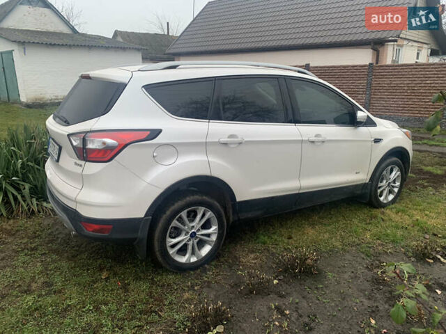 Белый Форд Куга, объемом двигателя 2 л и пробегом 203 тыс. км за 15500 $, фото 3 на Automoto.ua