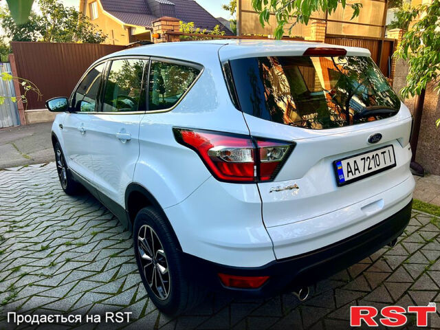 Білий Форд Куга, об'ємом двигуна 2 л та пробігом 123 тис. км за 16800 $, фото 5 на Automoto.ua
