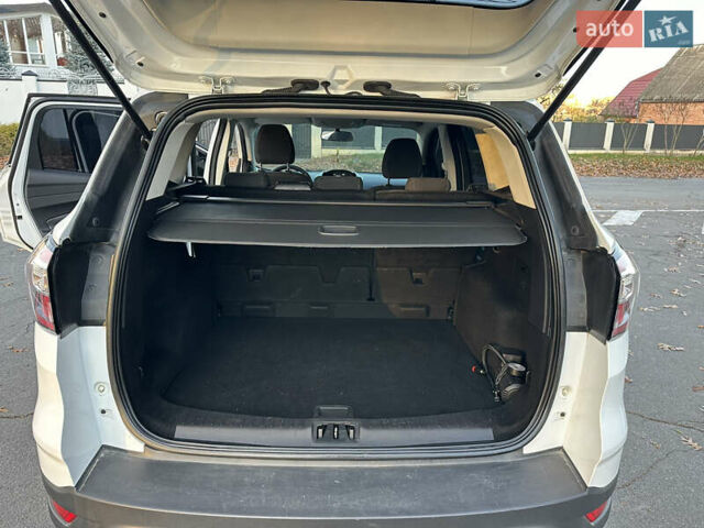 Белый Форд Куга, объемом двигателя 2 л и пробегом 243 тыс. км за 14700 $, фото 41 на Automoto.ua