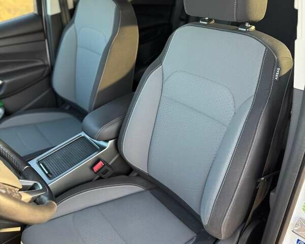 Білий Форд Куга, об'ємом двигуна 2 л та пробігом 97 тис. км за 16000 $, фото 5 на Automoto.ua