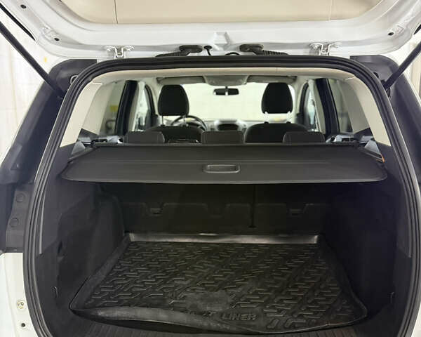 Форд Куга 2017 у Умани на Automoto.ua Білий Форд Куга, об'ємом двигуна 2 л та пробігом 210 тис. км за 15000 $, фото 28 на Automoto.ua