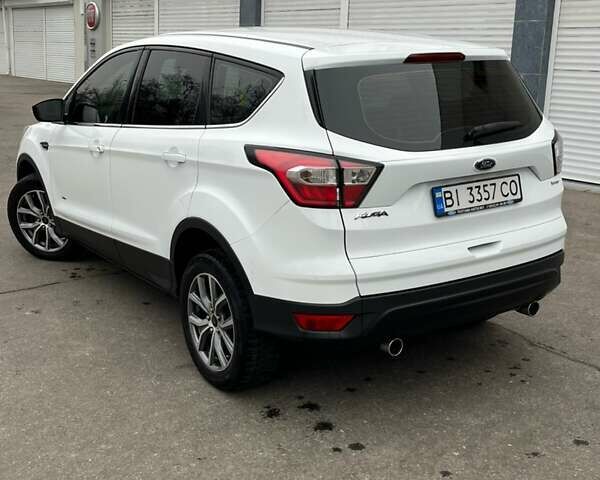 Белый Форд Куга, объемом двигателя 2 л и пробегом 153 тыс. км за 15500 $, фото 1 на Automoto.ua