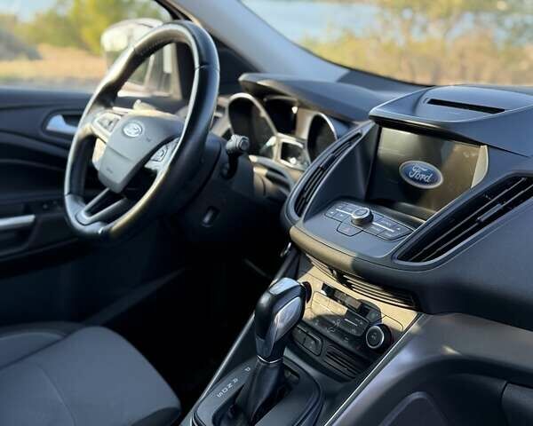 Білий Форд Куга, об'ємом двигуна 2 л та пробігом 97 тис. км за 16000 $, фото 11 на Automoto.ua