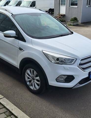 Білий Форд Куга, об'ємом двигуна 1.5 л та пробігом 112 тис. км за 14700 $, фото 1 на Automoto.ua