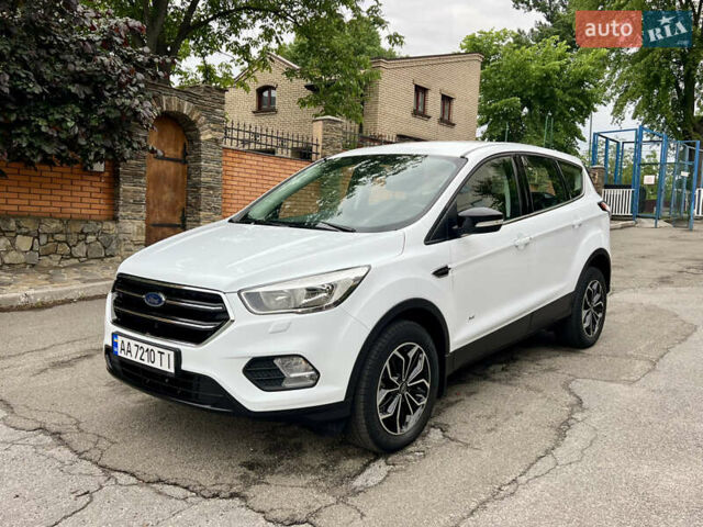 Белый Форд Куга, объемом двигателя 2 л и пробегом 123 тыс. км за 16500 $, фото 1 на Automoto.ua