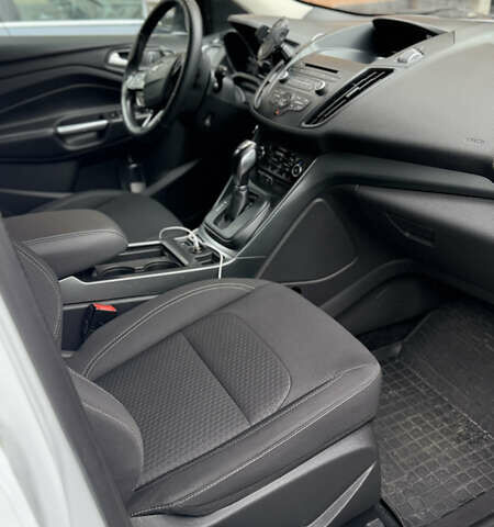 Білий Форд Куга, об'ємом двигуна 2 л та пробігом 255 тис. км за 15500 $, фото 4 на Automoto.ua