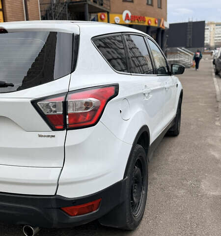 Білий Форд Куга, об'ємом двигуна 2 л та пробігом 255 тис. км за 15500 $, фото 3 на Automoto.ua