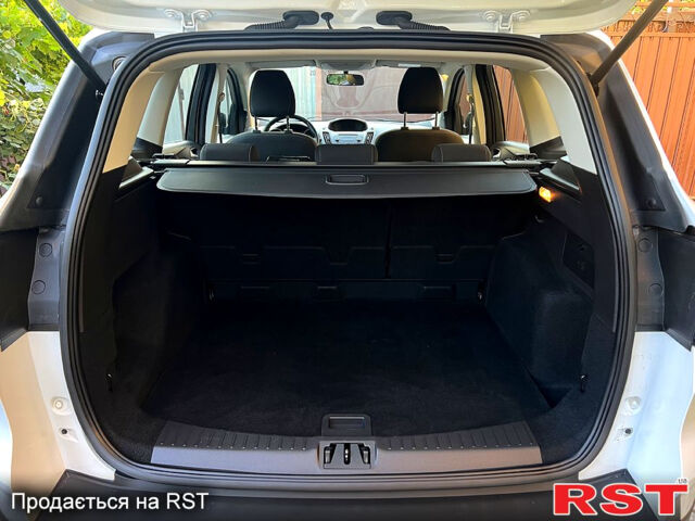 Білий Форд Куга, об'ємом двигуна 2 л та пробігом 123 тис. км за 16800 $, фото 12 на Automoto.ua