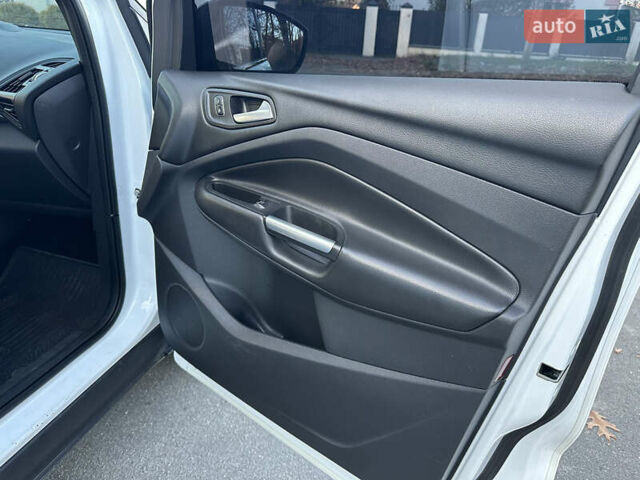 Белый Форд Куга, объемом двигателя 2 л и пробегом 243 тыс. км за 14700 $, фото 46 на Automoto.ua