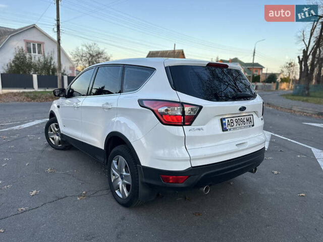 Белый Форд Куга, объемом двигателя 2 л и пробегом 243 тыс. км за 14700 $, фото 23 на Automoto.ua