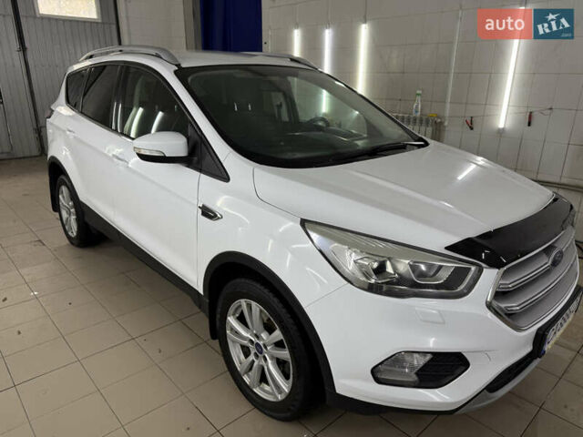Форд Куга 2017 у Умани на Automoto.ua Білий Форд Куга, об'ємом двигуна 2 л та пробігом 210 тис. км за 15000 $, фото 24 на Automoto.ua