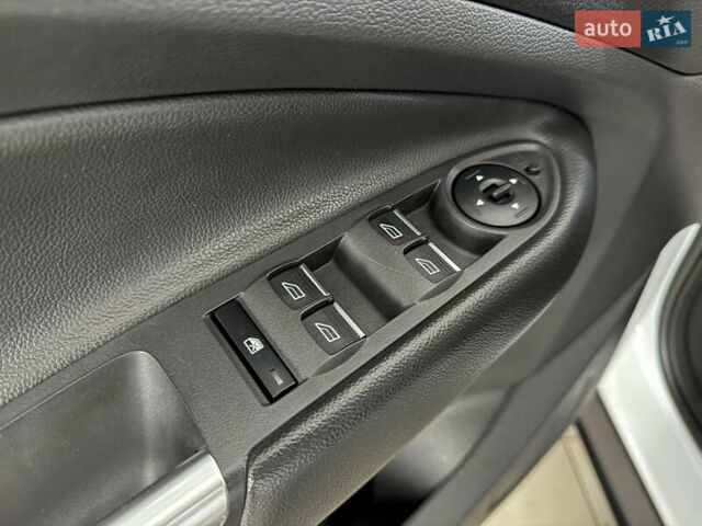 Форд Куга 2017 у Умани на Automoto.ua Білий Форд Куга, об'ємом двигуна 2 л та пробігом 210 тис. км за 15000 $, фото 39 на Automoto.ua