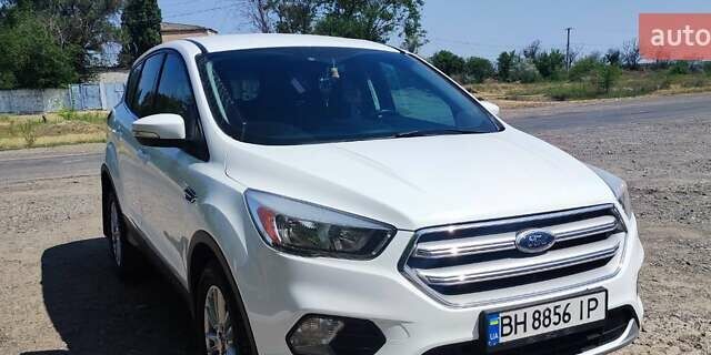 Белый Форд Куга, объемом двигателя 2 л и пробегом 178 тыс. км за 17000 $, фото 2 на Automoto.ua