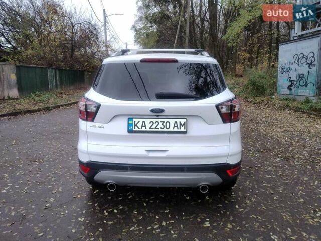 Белый Форд Куга, объемом двигателя 2 л и пробегом 223 тыс. км за 13500 $, фото 3 на Automoto.ua