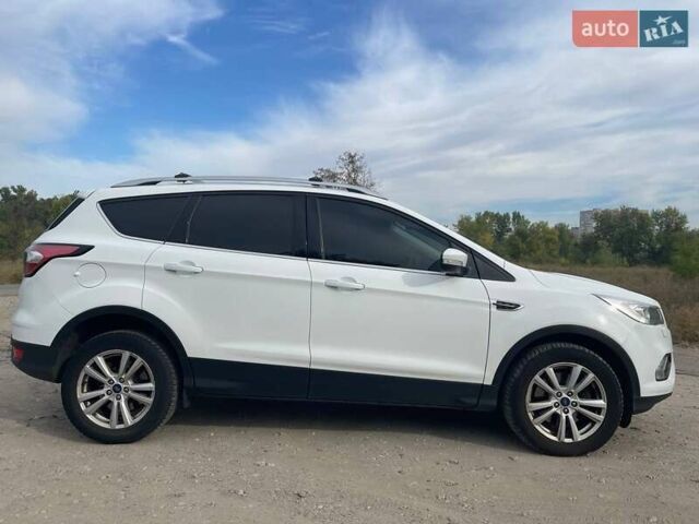 Білий Форд Куга, об'ємом двигуна 2 л та пробігом 112 тис. км за 17000 $, фото 1 на Automoto.ua