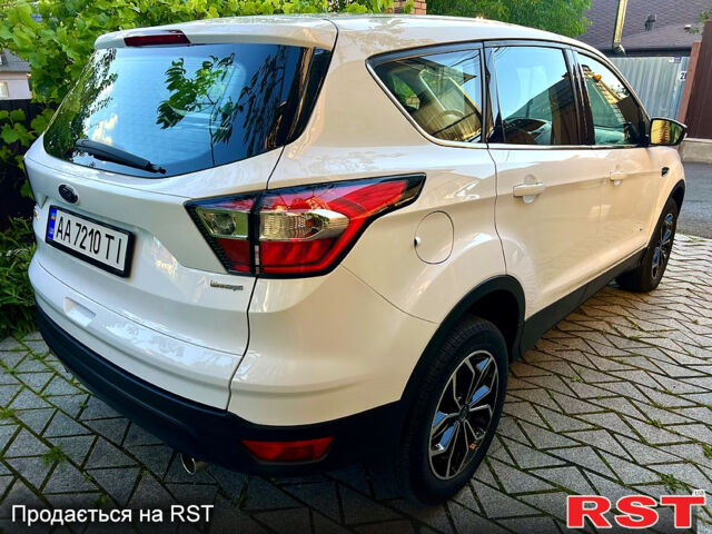 Білий Форд Куга, об'ємом двигуна 2 л та пробігом 123 тис. км за 16800 $, фото 3 на Automoto.ua