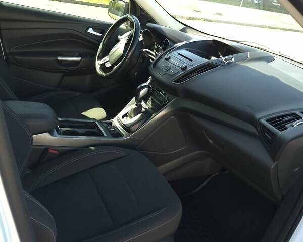 Белый Форд Куга, объемом двигателя 2 л и пробегом 174 тыс. км за 14399 $, фото 6 на Automoto.ua