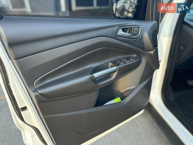 Белый Форд Куга, объемом двигателя 2 л и пробегом 243 тыс. км за 14700 $, фото 29 на Automoto.ua