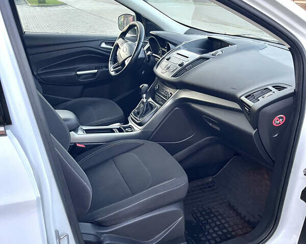 Білий Форд Куга, об'ємом двигуна 2 л та пробігом 256 тис. км за 15800 $, фото 15 на Automoto.ua