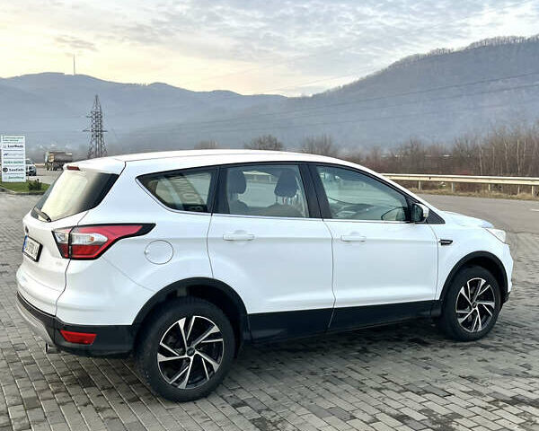 Білий Форд Куга, об'ємом двигуна 2 л та пробігом 256 тис. км за 15800 $, фото 5 на Automoto.ua