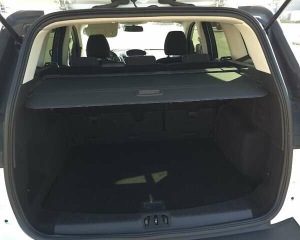 Белый Форд Куга, объемом двигателя 2 л и пробегом 174 тыс. км за 14399 $, фото 9 на Automoto.ua