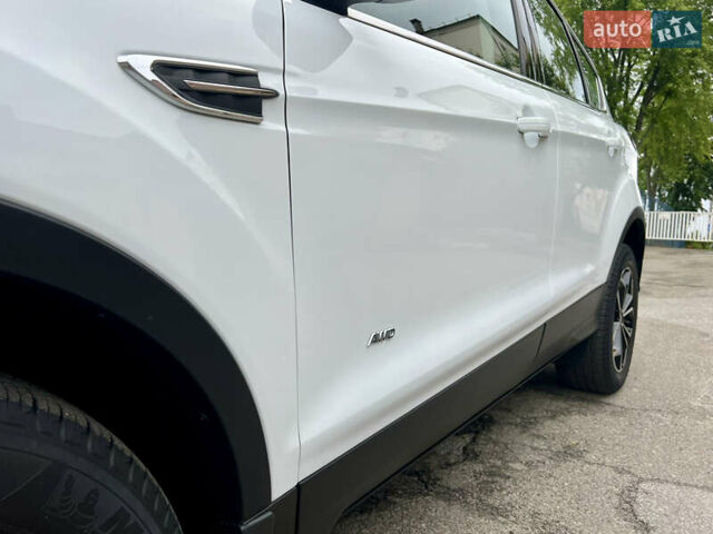 Белый Форд Куга, объемом двигателя 2 л и пробегом 123 тыс. км за 16500 $, фото 10 на Automoto.ua