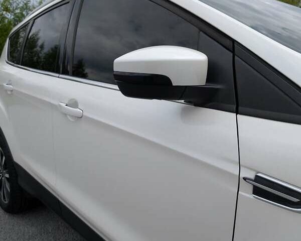 Форд Куга 2017 в Житомире на Automoto.ua Белый Форд Куга, объемом двигателя 2 л и пробегом 168 тыс. км за 16500 $, фото 1 на Automoto.ua