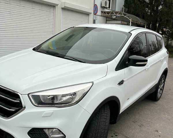 Белый Форд Куга, объемом двигателя 2 л и пробегом 153 тыс. км за 15500 $, фото 7 на Automoto.ua