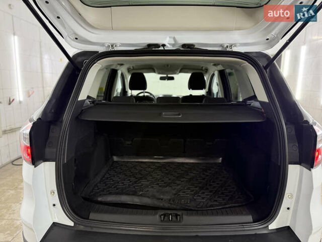 Форд Куга 2017 у Умани на Automoto.ua Білий Форд Куга, об'ємом двигуна 2 л та пробігом 210 тис. км за 15000 $, фото 27 на Automoto.ua