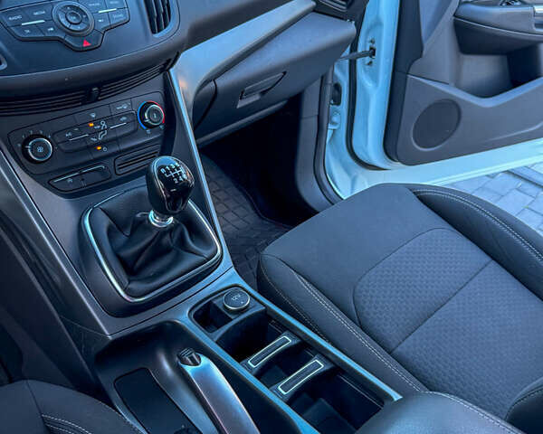 Белый Форд Куга, объемом двигателя 2 л и пробегом 165 тыс. км за 14799 $, фото 16 на Automoto.ua