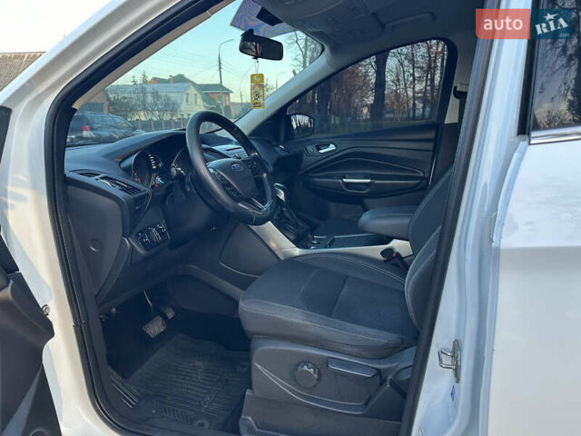 Белый Форд Куга, объемом двигателя 2 л и пробегом 243 тыс. км за 14700 $, фото 32 на Automoto.ua