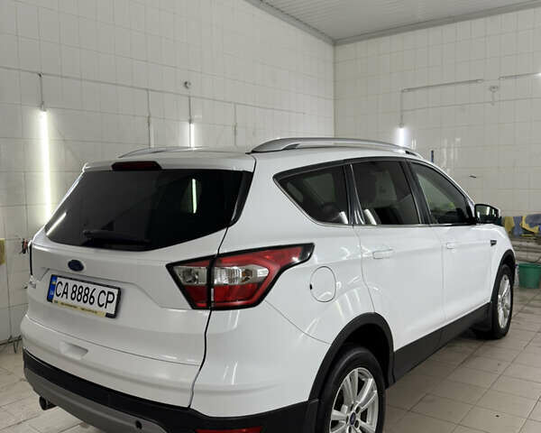 Форд Куга 2017 у Умани на Automoto.ua Білий Форд Куга, об'ємом двигуна 2 л та пробігом 210 тис. км за 15000 $, фото 20 на Automoto.ua